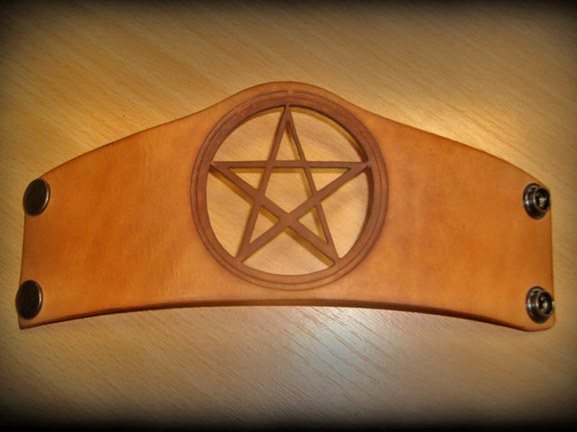 Bestand:Armband-01.jpg
