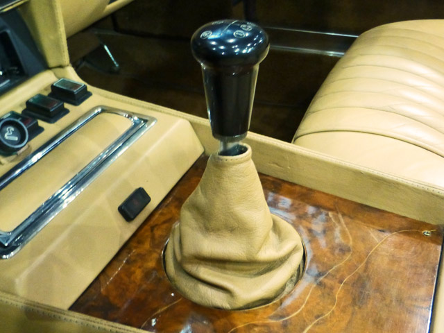 Bestand:Auto-Manschette-Schaltknauf-01.jpg