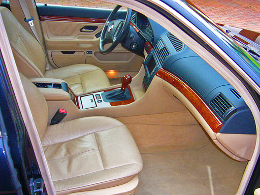 Bestand:BMW-e38-2001.jpg