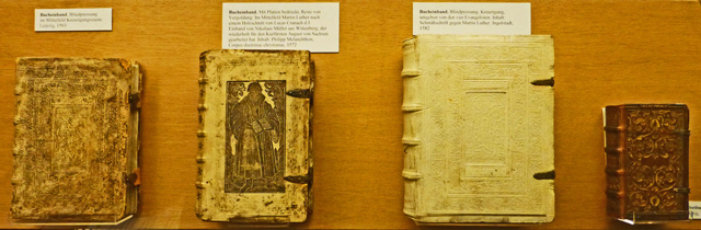 Bestand:Buch-Prägung-02.jpg