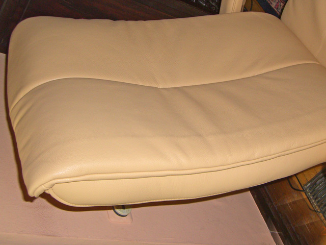 Bestand:Falte-Neuleder-Sessel-02.jpg