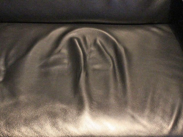 Bestand:Faltenhöhe-Sofa-03.jpg