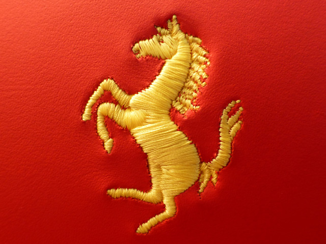 Bestand:Ferrari-Stickerei-05.jpg