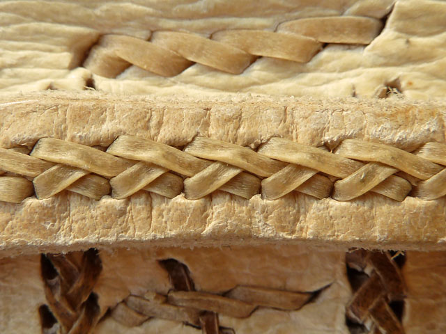 Bestand:Flechtung-Pergament-003.jpg