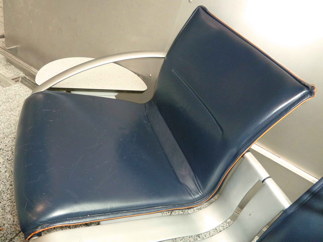 Bestand:Flughafenbestuhlung-01.jpg