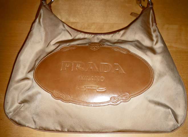 Bestand:Handtasche-Prada-001.jpg