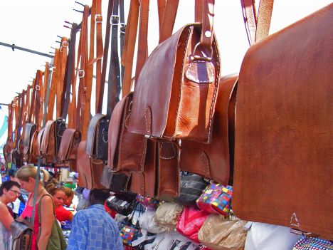 Bestand:Handtaschen-Markt-02.jpg
