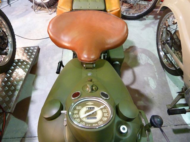 Bestand:Harley-1942-Sattel.jpg