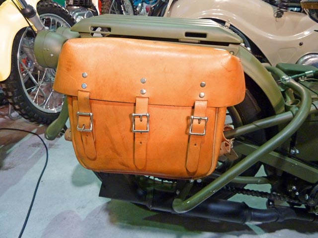 Bestand:Harley-1942-Satteltasche.jpg
