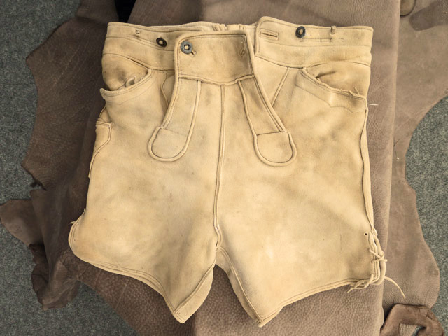 Bestand:Hirschlederhose-002.jpg