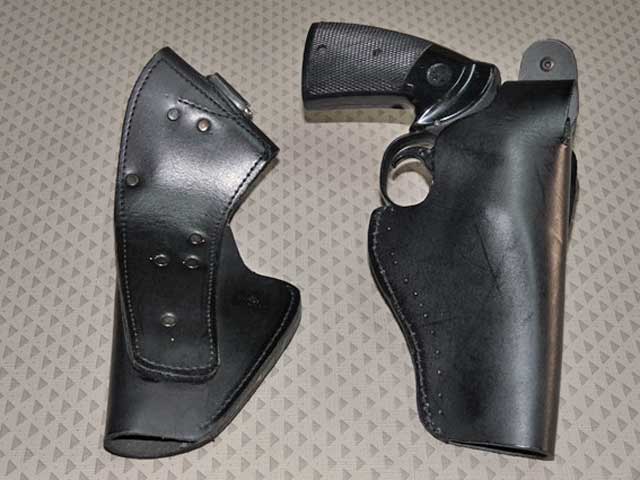 Bestand:Holster-Pistole-01.jpg