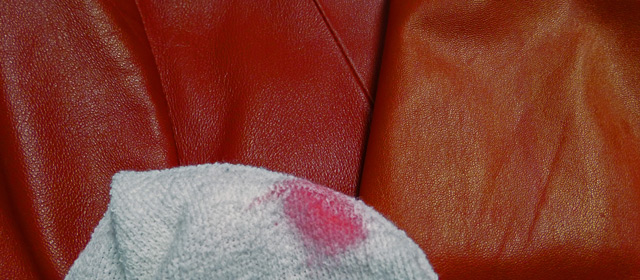 Bestand:Jacke-rot-Bronzieren-01.jpg