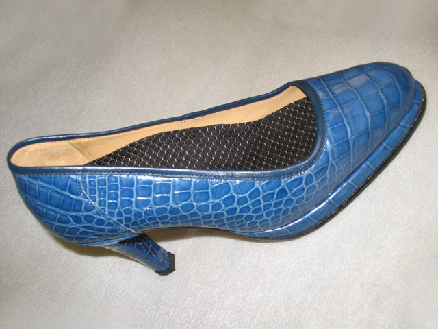 Bestand:Kaiman-Schuhe-02.jpg