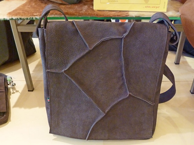 Bestand:Kamelledertasche-001.jpg