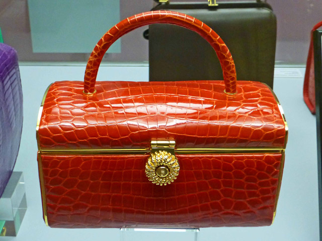 Bestand:Krokodil-04-Tasche---Ledermuseum-Offenbach.jpg