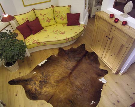 Bestand:Kuhfell-Teppich-001.jpg