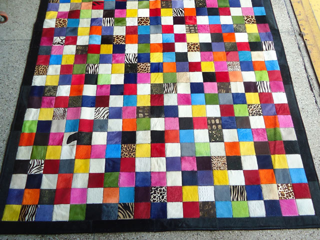 Bestand:Kuhfell-Teppich-04.jpg