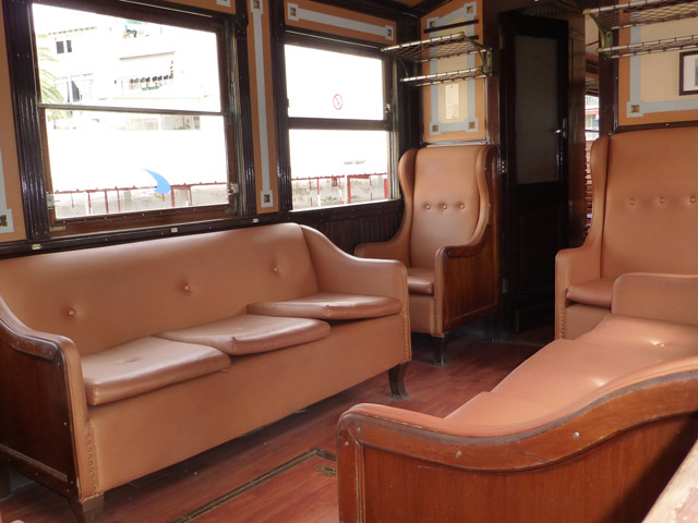 Bestand:Kunstleder-Bahn-01.jpg