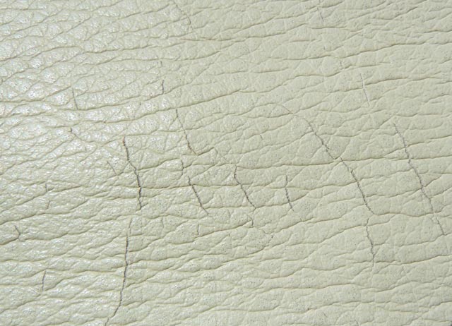 Bestand:Kunstleder-Lederfaserrueckseite-Schaden-001.jpg