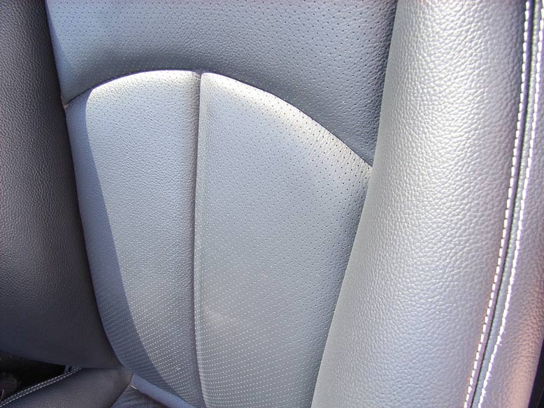 Bestand:Kunstleder-perforiert-Mercedes-001.jpg