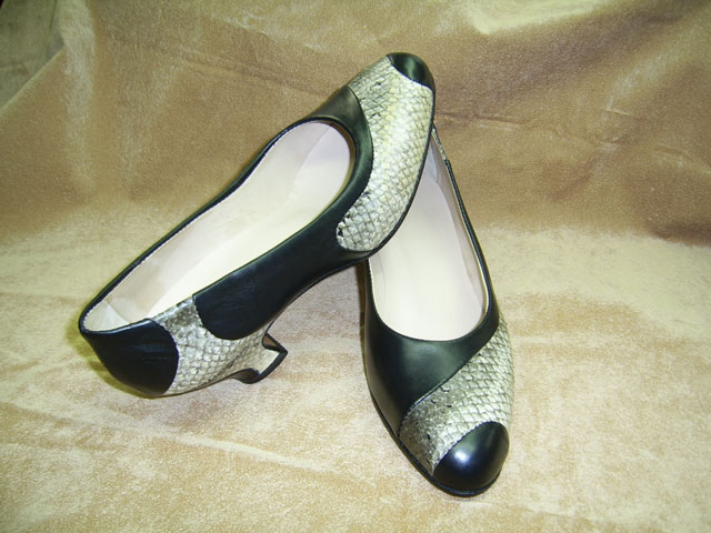 Bestand:Lachs-Schuhe-01.jpg