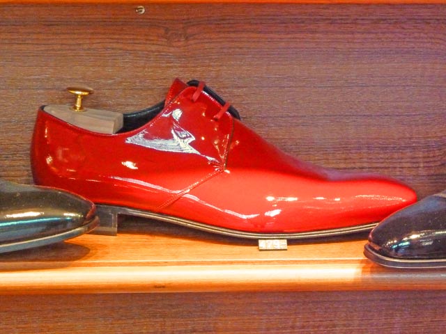 Bestand:Lackleder-Schuhe-01.jpg