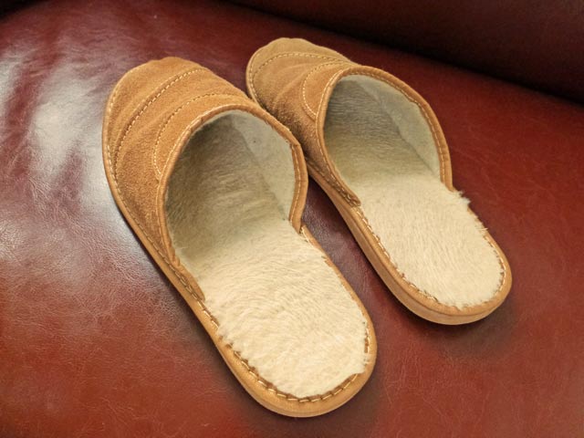 Bestand:Lammfell-Pantoffeln-003.jpg