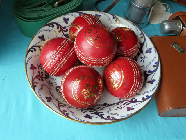 Bestand:Lederball-Cricket-002.jpg
