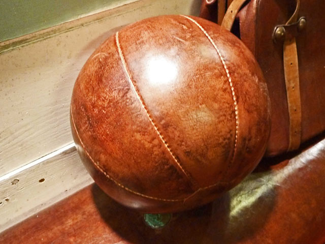 Bestand:Lederball-alt-001.jpg