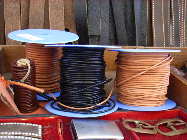 Bestand:Lederband-02.jpg