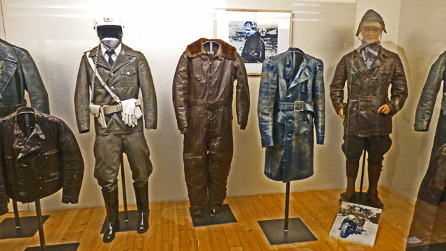 Bestand:Lederbekleidung-03-Ledermuseum-Offenbach.jpg