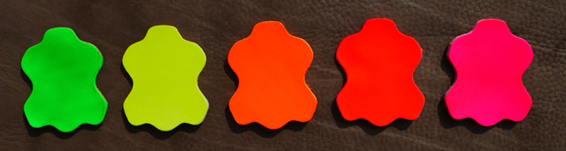 Bestand:Lederfarbe-Leuchtfarbe-02.jpg