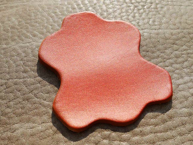 Bestand:Lederfarbe-Metallic-rot-01.jpg
