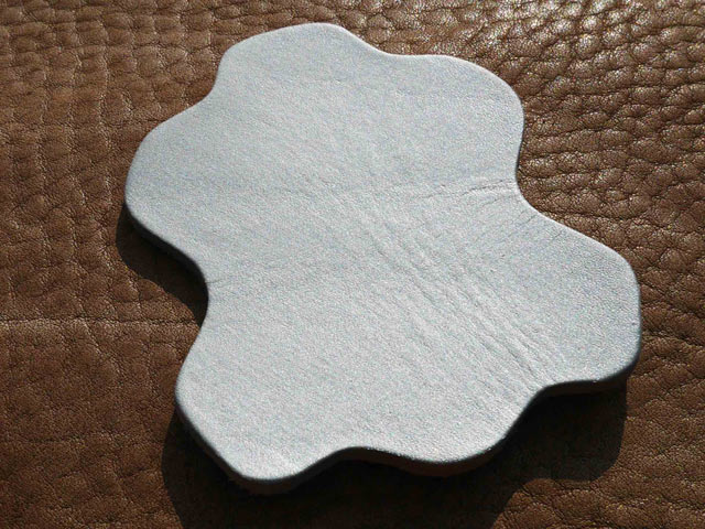 Bestand:Lederfarbe-Metallic-silber-01.jpg