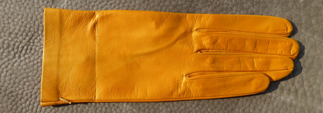 Bestand:Lederhandschuhe-Lammleder-02.jpg