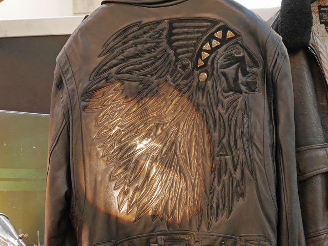 Bestand:Lederjacke-Indianer-04.jpg