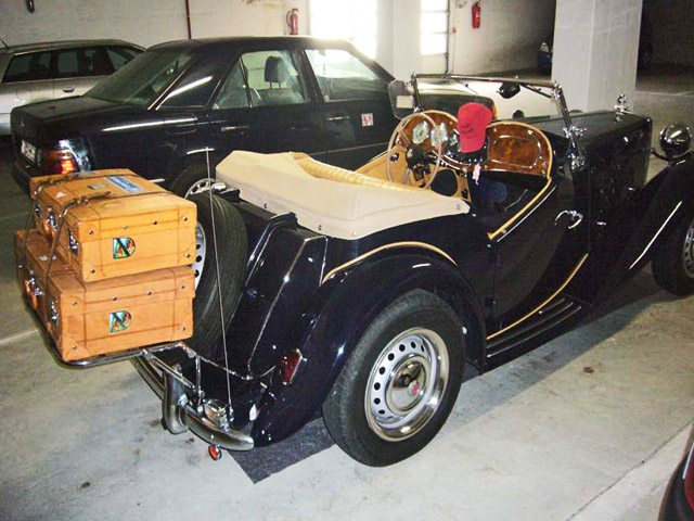 Bestand:Lederkoffer-01-Auto.jpg