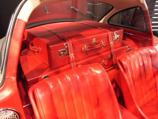 Bestand:Lederkoffer-02-Auto.jpg
