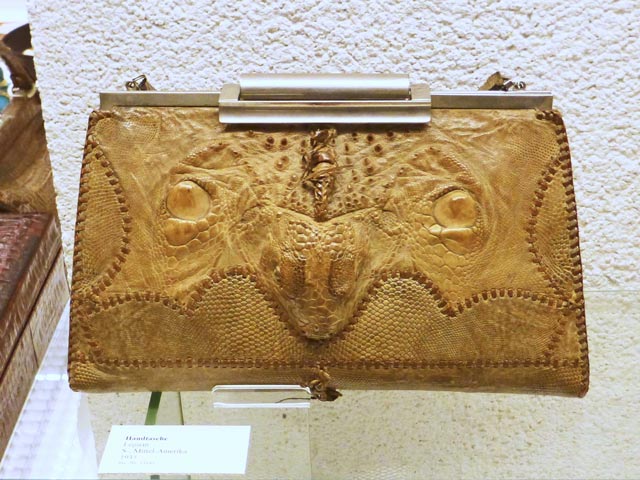 Bestand:Leguan-01-1935----Ledermuseum-Offenbach.jpg
