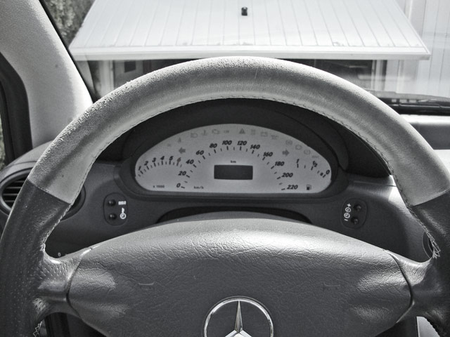 Bestand:Lenkrad-Alcantara-02.jpg