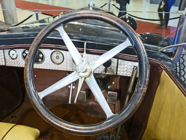 Bestand:Lenkrad-Leder-02.jpg