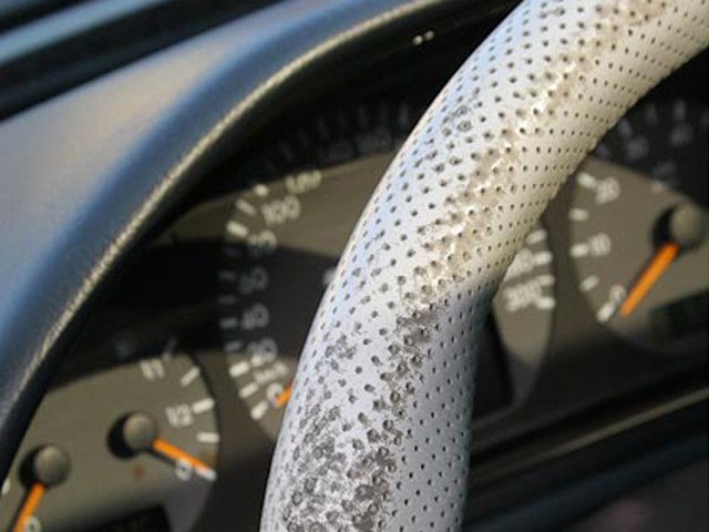Bestand:Lenkrad-Perforation-02.jpg