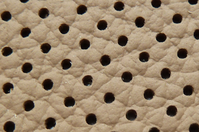 Bestand:Loch-Perforation-001.jpg
