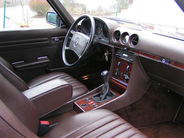 Bestand:Mercedes-300SL-R107-1988-MB.jpg