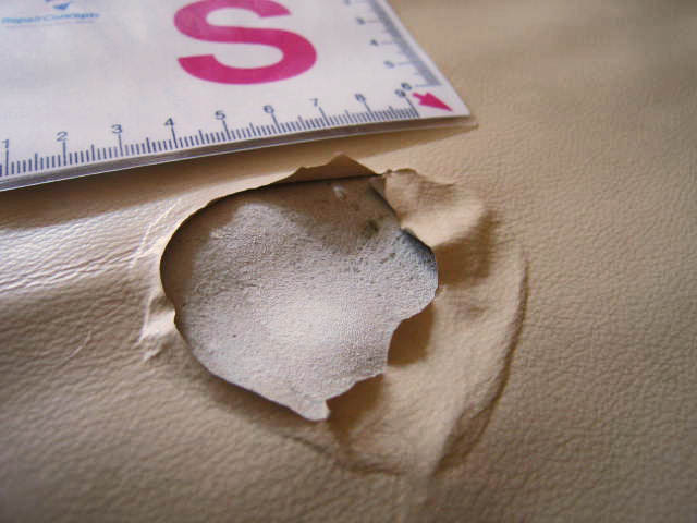 Bestand:Moebel-Farbabloesung-Spalt-02.jpg