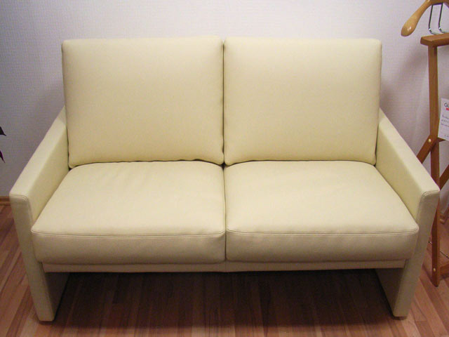 Bestand:Moebel-pigmentiert-003.jpg