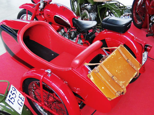 Bestand:Motorrad-Koffer-01.jpg