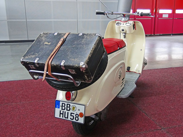 Bestand:Motorrad-Koffer-02.jpg