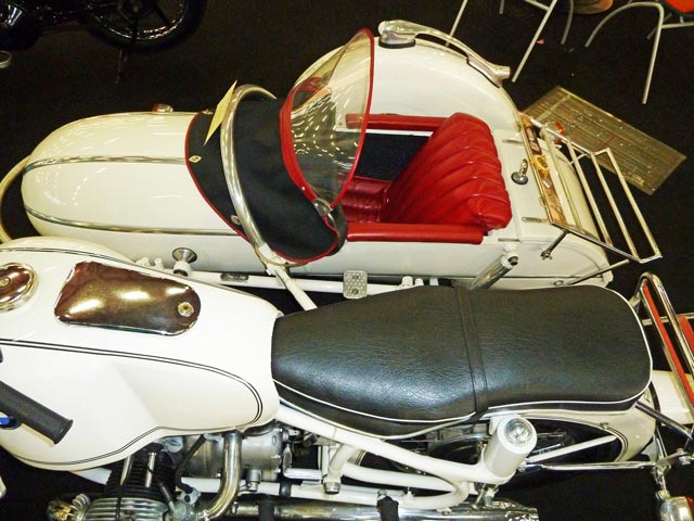 Bestand:Motorrad-Kunstleder-01.jpg