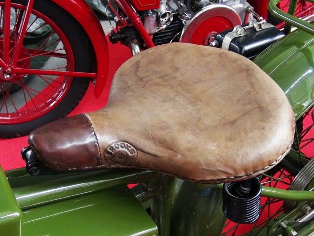 Bestand:Motorrad-Sattel-03-Brooks.jpg